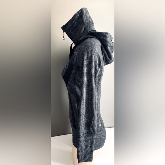 ⭐️ Host Pick ⭐️ Lululemon Stride Jacket *Soft Mini Check - Picture 4 of 10